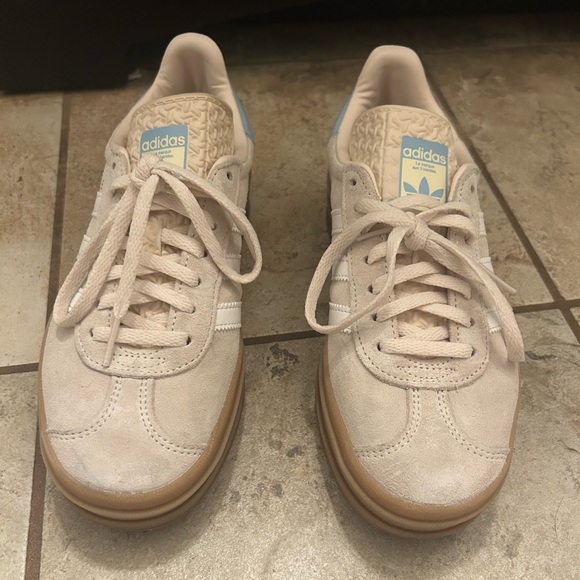 adidas Gazelle Sneakers in Cream and Blue - Picture 4 of 10